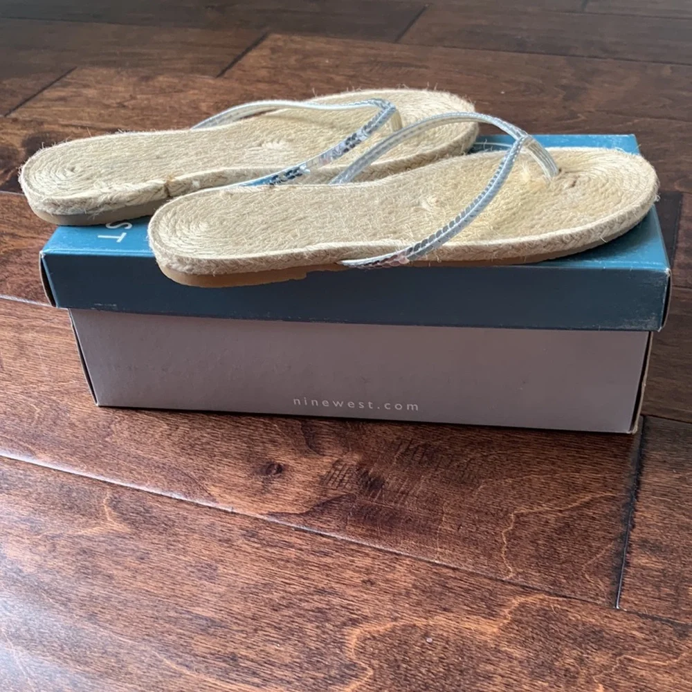 NINE WEST Espadrille Metallic Sequins Thong Sandals Size 7.5